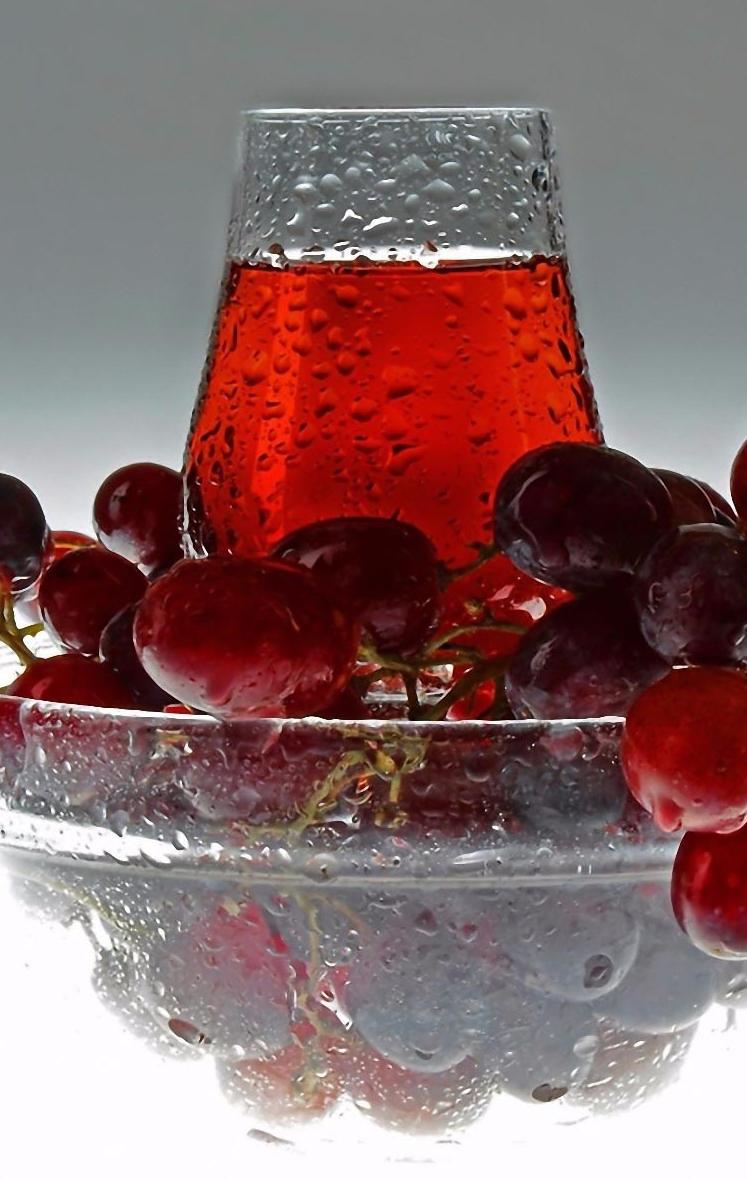 Красный виноградный сок